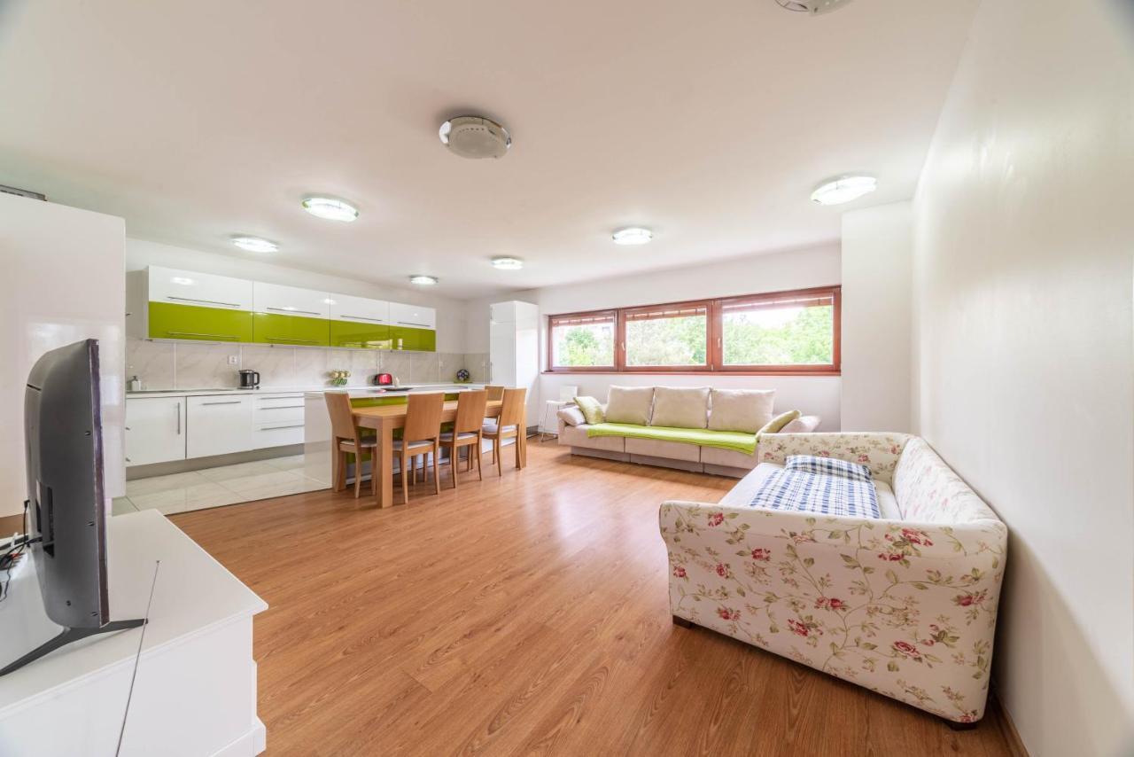 Apartment Krasne Ubytovani S Balkonem